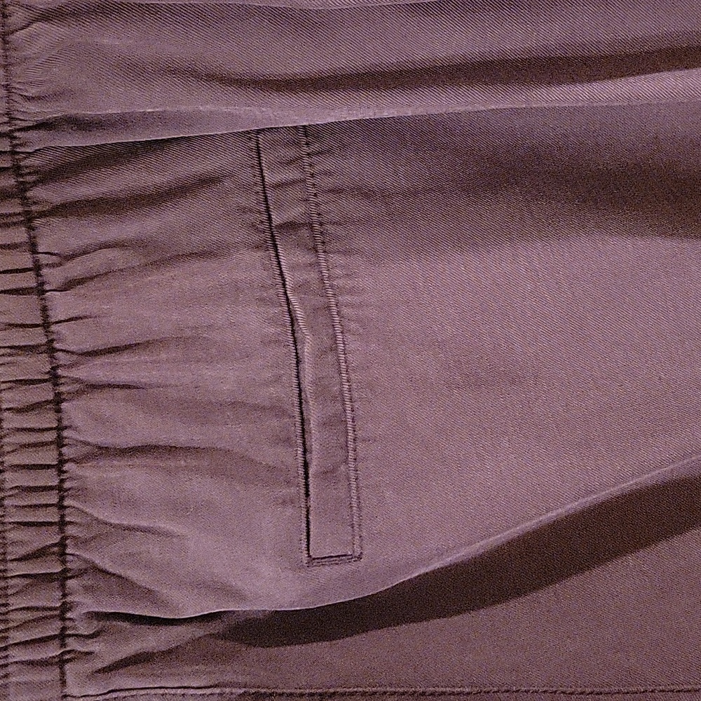 Women's new pants by Old Navy in burgandy, siza large,never worn. - Picture 5 of 6